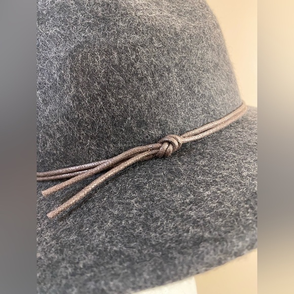 Universal Thread Gray Black Fedora Wide Brim Hat Fall/Winter Hat Leather Detail - Picture 2 of 10
